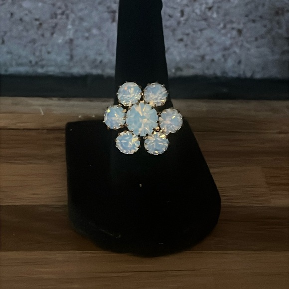 Vintage Gold Tone Opalescent Crystal Glass Flower Ring - Picture 4 of 10